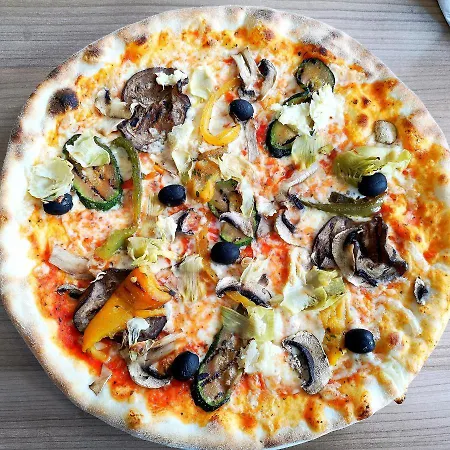 Art - Pizzeria Restaurant מלון ויינגרטן